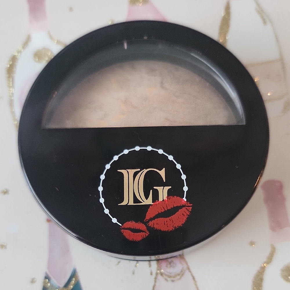 Laura Geller Baked Foundation Medium